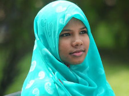 வங்கதேச கட்டிட விபத்து: உயிர் பிழைத்த அதிசயப் பெண்ணுக்கு நட்சத்திர ஹோட்டலில் வேலை