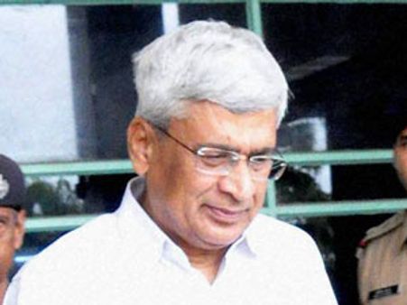 அதெப்படி ஆர்.டி.ஐ.கீழ் அரசியல் கட்சிகளை கொண்டுவரலாம்?: கொந்தளிக்கிறார் பிரகாஷ் காரத்!