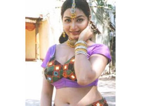 அல்போன்சாவி்ன் தம்பி மனைவி மிரட்டுவதாக அப்பா புகார்