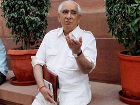 அத்வானியின் ஒவ்வொரு கேள்விக்கும் பதில் தேவை- ஜஸ்வந்த் சிங்