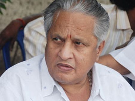 தில்லு முல்லு 2 படத்திற்கு தடை விதிக்கக் கோரி இயக்குனர் விசு ஹைகோர்ட்டில் வழக்கு