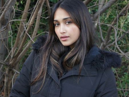 ஜியாகானின் கடைசிக் கடிதம் போலியானதா?: அதிர்ச்சியில் போலீசார்