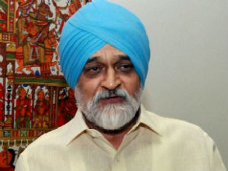 குஜராத் மாநில் அரசு சிறப்பாக செயல்படுகிறது: மான்டேக்சிங் அலுவாலியா பாராட்டு!