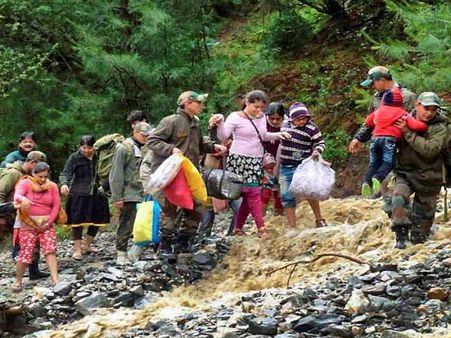 வெள்ளத்தில் சிக்கிய தமிழர்களை விமானம் மூலம் அழைத்து வர ஏற்பாடு… ஜெயலலிதா அறிவிப்பு