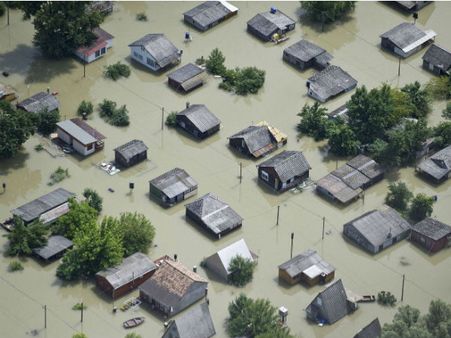 வடமாநில வெள்ளம் வரலாறு காணாத பேரழிவு... ஆயிரக்கணக்கானோர் சேற்றில் சிக்கில் பலி