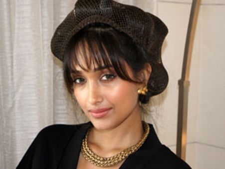 நடிகை ஜியா கான் தூக்கு போட்டதால் தான் இறந்தார்: பிரேத பரிசோதனை அறிக்கை