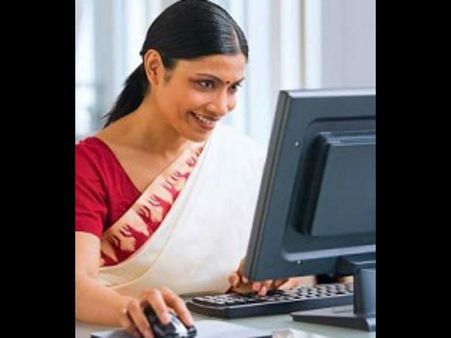 இந்தியப் பெண்கள் 6 கோடி பேர் இணையத்தில் தேடுகின்றனர்: ஆய்வில் தகவல்