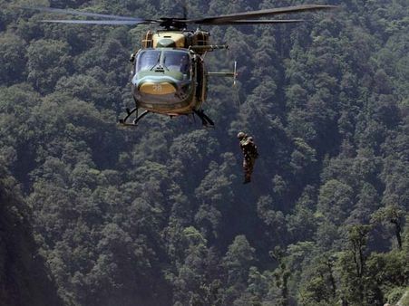 உத்தரகாண்ட்- மழை லேசாக நின்றது.. மீண்டும் ஹெலிகாப்டர் மூலம் மீட்புப் பணிகள்