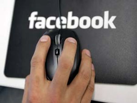 பேஸ்புக் மூலம் கஸ்டமர்களை கவர்ந்திழுத்த விபச்சாரக் கும்பல் கைது