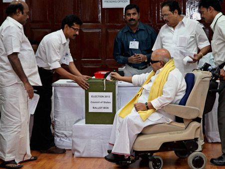 ராஜ்யசபா தேர்தல்.. கருணாநிதி, விஜயகாந்த் அடுத்தடுத்து வாக்களிப்பு!!