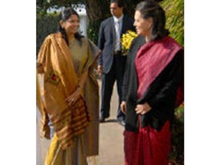 சோனியா- மன்மோகன் சிங்குடன் கனிமொழி சந்தித்து: ஆதரவுக்கு நன்றி தெரிவித்தார்!