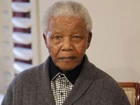 ஆஸ்பத்திரியில் மண்டேலா... புதைக்கும் இடம் குறித்த சண்டையில் கோர்ட் சென்ற குடும்பத்தினர்