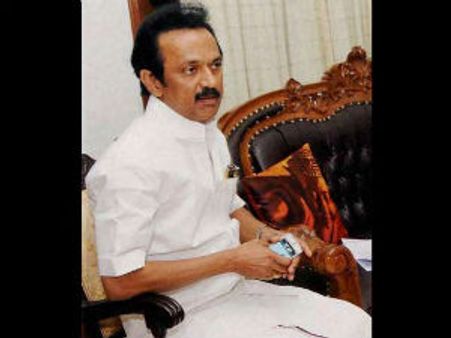 மதுரை விமானி பிரவீண் குடும்பத்தை சந்தித்து மு.க.ஸ்டாலின் ஆறுதல்