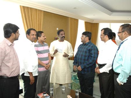 கவிப்பேரரசர் வைரமுத்துவுடன் துபாய் தமிழ் அமைப்பினர் சந்திப்பு