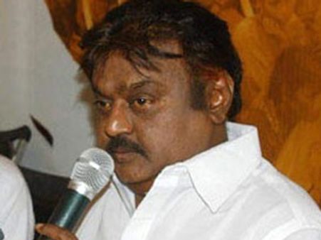 7 எம்.எல்.ஏக்கள் மீது நடவடிக்கை.. எதிர்க்கட்சித் தலைவர் பதவியை இழக்கும் கேப்டன்!