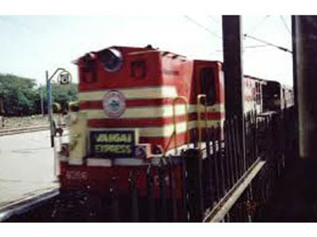 வைகை எக்ஸ்பிரஸ் ரயிலுக்கு வெடிகுண்டு மிரட்டல்... திருச்சியில் சோதனைக்குப் பின் தாமதமாக புறப்பட்டது