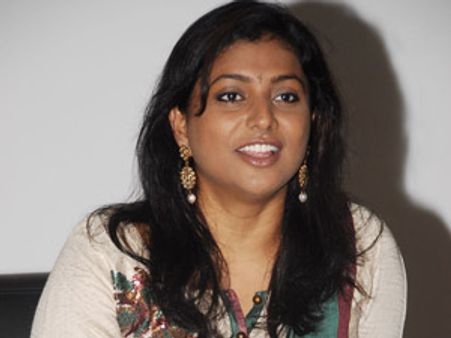 ஜெகன் மோகன் ரெட்டிக்காக 200 தேங்காய்கள் உடைத்து பிரார்த்தனை செய்த நடிகை ரோஜா!