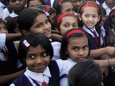 தாய்மொழியில்தான் தொடக்க கல்வியா? சுப்ரீம் கோர்ட்டின் அரசியல்சாசன பெஞ்ச் விசாரிக்கிறது!