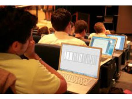 ரூபாயின் மதிப்பு தொடர் சரிவால் 'காலியாகும்' வேலைகள்!