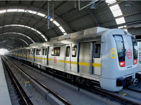 டெல்லி மெட்ரோ ரயில்களில் ஆண்-பெண் ஆபாசம்: வக்கிர இணையத்தளங்களுக்கு போன ரகசிய வீடியோக்கள்!