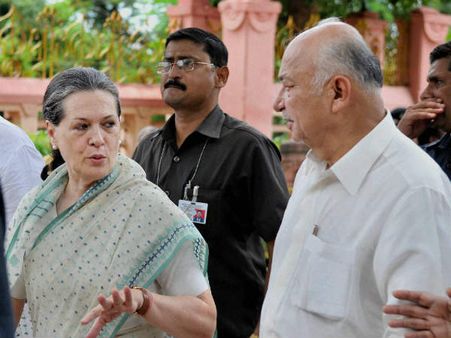 குண்டுவெடித்த புத்தகயா கோவிலில் சோனியா, ஷிண்டே: கைதான 4 பேர் விடுவிப்பு