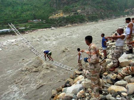 மூளை அறுவை சிகிச்சைக்கு செல்லும் முன்பு உத்தரகண்ட் நிவாரண நிதிக்கு ரித்திக் ரூ.25 லட்சம் நிதி