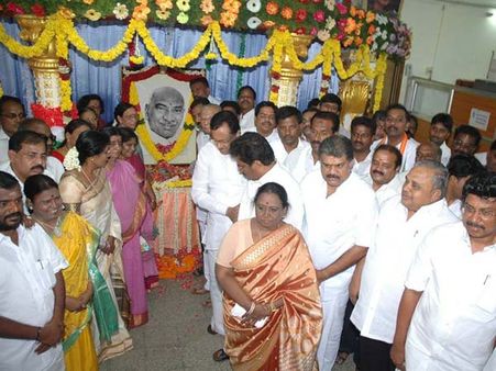 காமராஜர் பிறந்த நாள்...ஒன்று கூடி கொண்டாடிய காங். தலைகள்