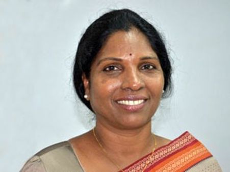 இளவரசன் குடும்பத்திற்கு தமிழக அரசு ரூ.1 கோடி வழங்க வேண்டும்: சிவகாமி கோரிக்கை