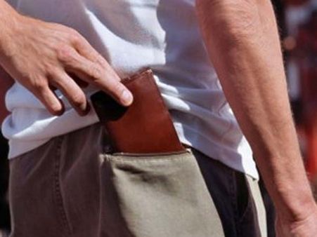 முந்தானையை நழுவவிட்டு பிக் பாக்கெட் அடிக்கும் பெண்கள்.. ஆண்களே ரொம்ப ஜாக்கிரதை