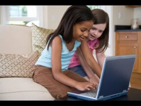 மைனர் சிறுவர்கள் ஃபேஸ்புக், டுவிட்டர் பார்க்க உரிமை இல்லை: டெல்லி ஹைகோர்ட்