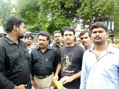 தமிழர்களுக்கு எதிரான மெட்ராஸ் கஃபே படம் வெளியாகக் கூடாது.. தமிழர் கட்சிகள் கோரிக்கை