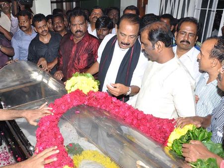 கவிஞர் வாலி மறைவு: அரசியல் தலைவர்கள் அஞ்சலி