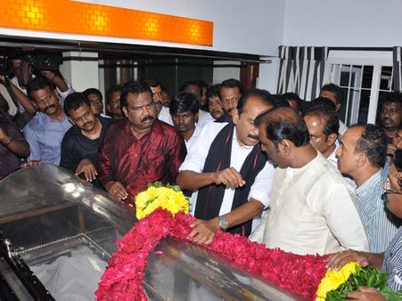 வாலி மறைவு: வைகோ நேரில் அஞ்சலி