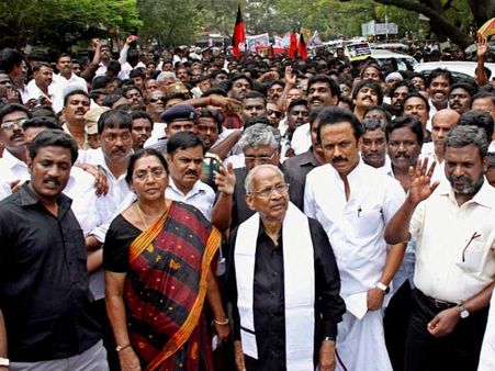 ஆக.8ல் டெசோவின் தமிழர் பெருந்திரள் ஆர்ப்பாட்டம்! டெல்லியில் பார்லி. முன்பு போராட்டம்!!