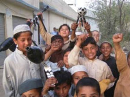 சாக்லெட் ஆசையில் மனித வெடிகுண்டுகளாக மாறும் ‘தாலிபன்’ சிறார்கள்