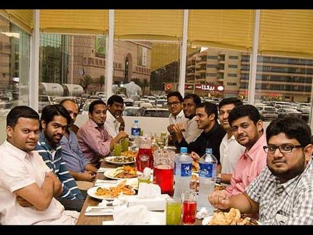 துபாய் ஈமான் அமைப்பின் இஃப்தார் விருந்தில் இந்திய துணை கன்சல் ஜெனரல், வேலூர் எம்.பி.