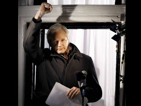 அரசியலில் குதித்தார் விக்கிலீக்ஸ் அசாஞ்சே.. ஆஸி. தேர்தலில் 2 இந்தியர்களுக்கு சீட்