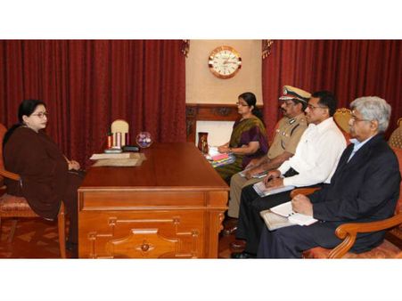 சட்டம், ஒழுங்கு பற்றி கொடநாட்டில் அதிகாரிகளுடன் ஜெயலலிதா ஆலோசனை