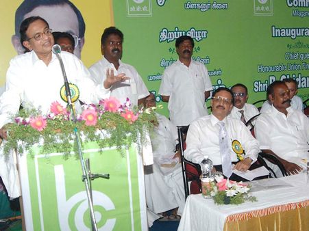 நாட்டின் பொருளாதார வளர்ச்சி 6 சதவிகிதமாக உயரும்… நிதியமைச்சர் ப.சிதம்பரம் நம்பிக்கை