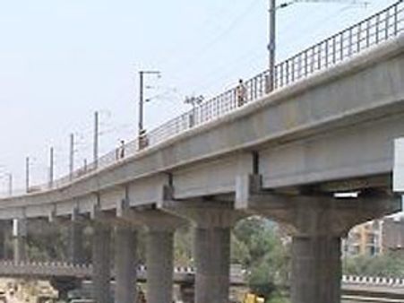 மெட்ரோ ரயிலால் பழமையான லூத்தரன் சர்ச், வீடுகளில் விரிசல்.. மக்கள் கடும் அதிர்ச்சி