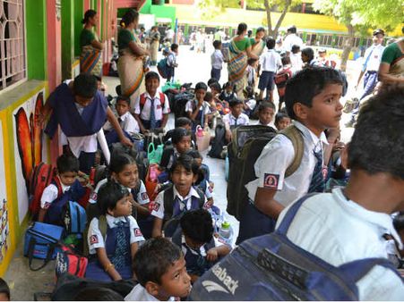 மதுரை: பள்ளிக்கு வந்த மர்ம போன்… கலவரமான திருமங்கலம்… பெற்றோர்கள் பீதி