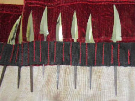 மானாமதுரை அருகே சேவல் சண்டை: 8 பேர் கைது, கத்தி, செல்போன்கள் பறிமுதல்