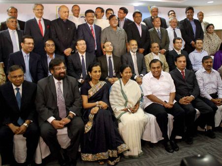 மும்பையில் மமதா.. 45 தொழிலதிபர்களுடன் ஆலோசனை!