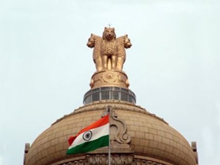 கிரிமினல் எம்.எல்.ஏ, எம்.பி. தொடர்பான தீர்ப்பு: மத்திய அரசு மறு ஆய்வு மனு!