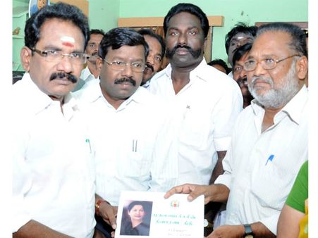 கடலில் மூழ்கி பலியான மாணவர்கள் குடும்பத்திற்கு ஒரு லட்சம் நிதி உதவி!