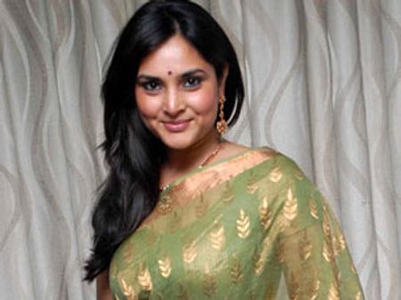 கர்நாடகா இடைத்தேர்தல்: மாண்டியா தொகுதியில் காங். வேட்பாளராக போட்டியிடுகிறார் நடிகை குத்து ரம்யா