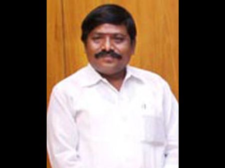 கொலை மிரட்டலுக்குள்ளான அதிருப்தி தேமுதிக எம்.எல்.ஏ கார் விபத்தில் படுகாயம்... கொலை முயற்சியா?