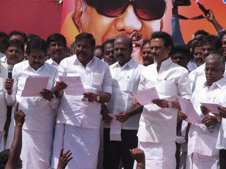 ஆட்சியில் இருந்தாலும், இல்லாவிட்டாலும் மக்களுக்காக பாடுபடுவோம்- ஸ்டாலின்