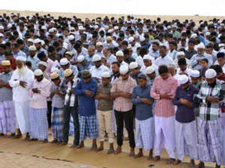 காயல்பட்டணத்தில் ரம்ஜான்.. தொழுகையுடன் நேற்று கொண்டாட்டம்