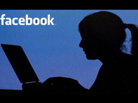 பெண்கள் ஃபேஸ்புக், ட்விட்டரில் போட்டோ போடுவது இஸ்லாத்திற்கு எதிரானது: மத குருமார்கள்